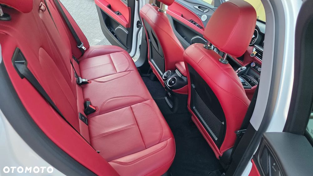 Alfa Romeo Stelvio 2.0 Turbo 16V AT8-Q4 Ti - 19
