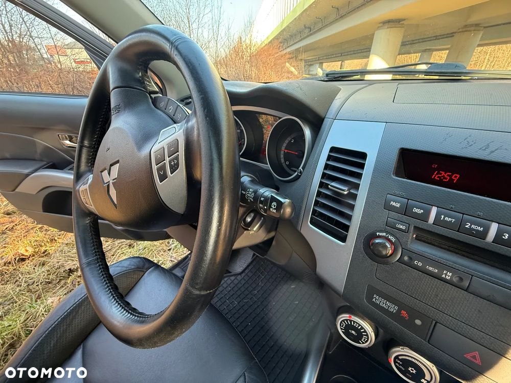Mitsubishi Outlander 2.0 DID Intense + - 19