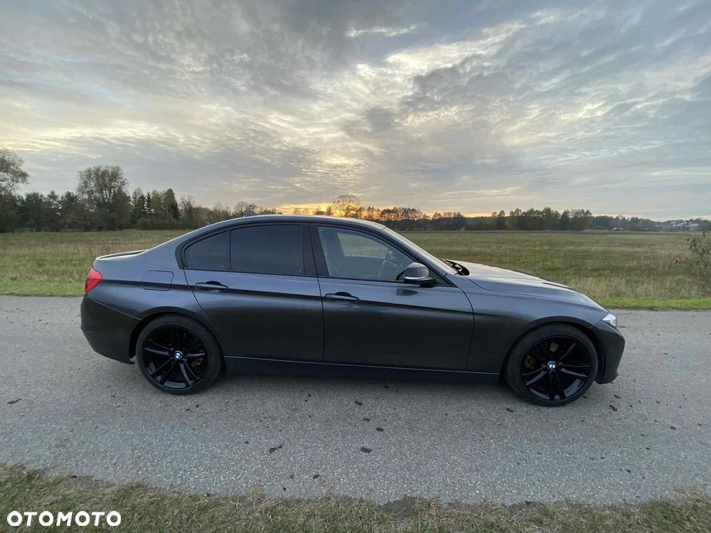 BMW Seria 3 328i Sport Line - 4