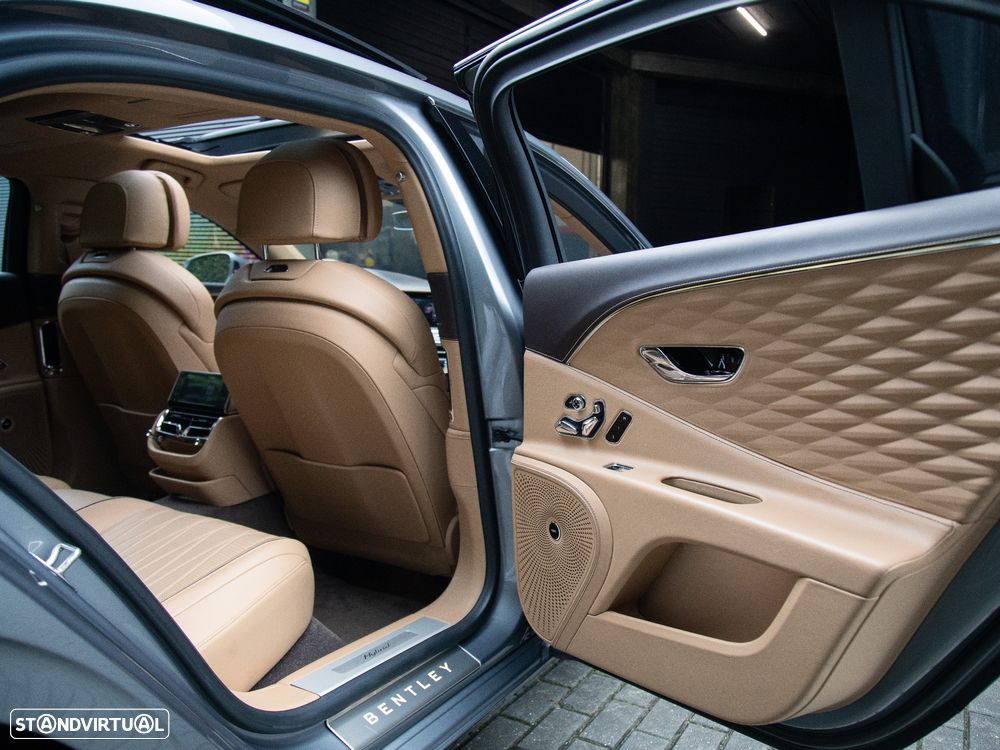Bentley Flying Spur Hybrid Azure - 24