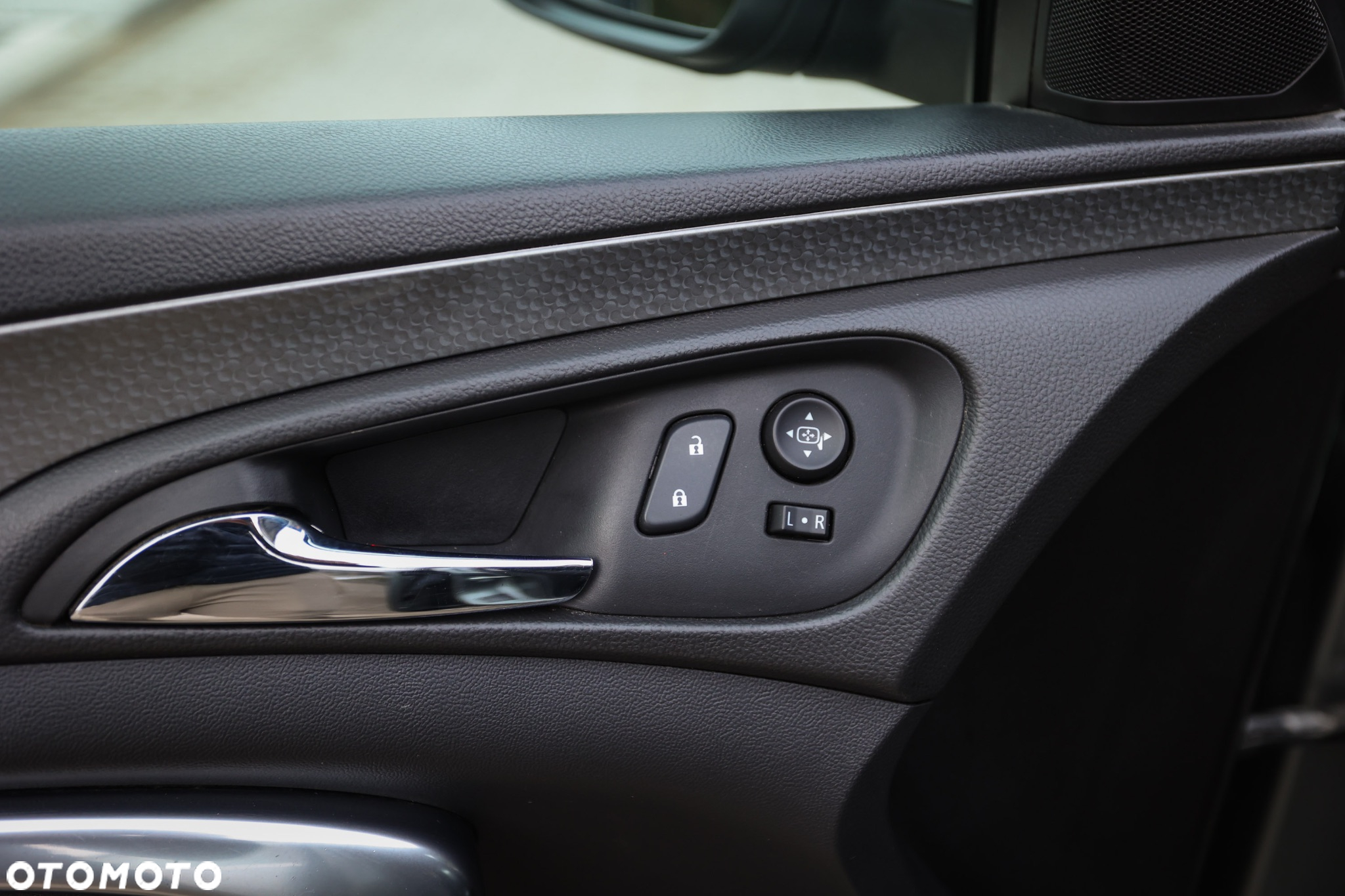 Opel Insignia - 25