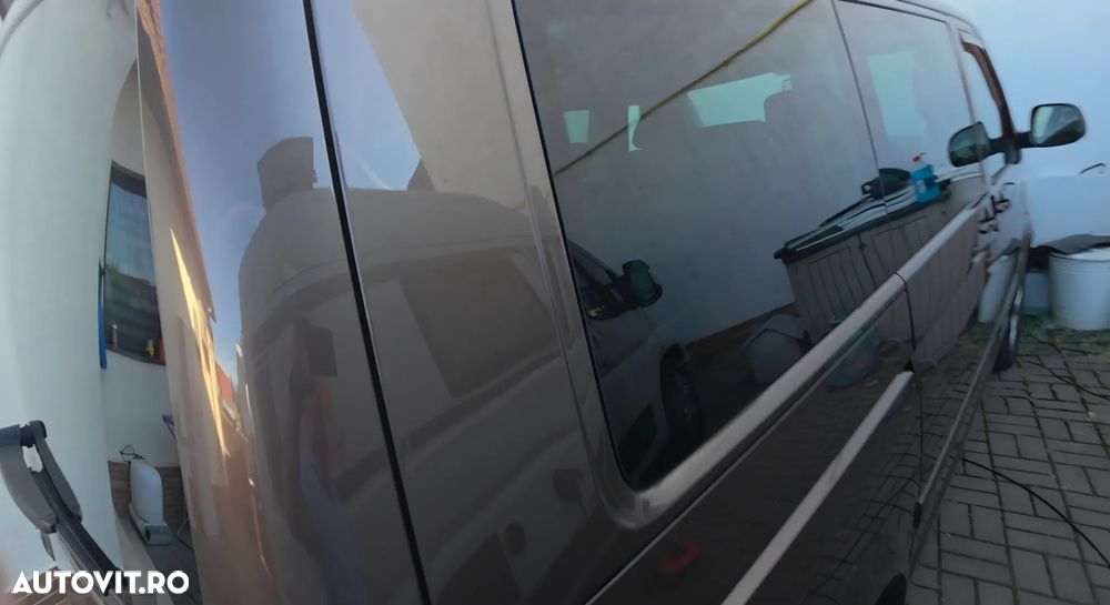 Volkswagen Caravelle - 2