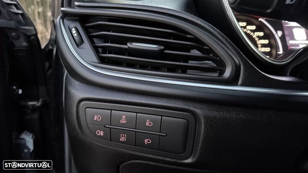 Fiat Tipo Station Wagon 1.3 M-Jet Lounge Tech - 29