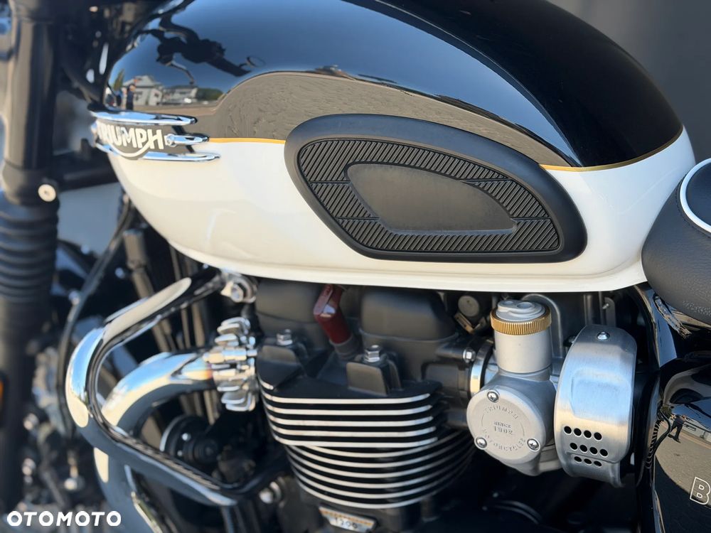 Triumph Bonneville - 19