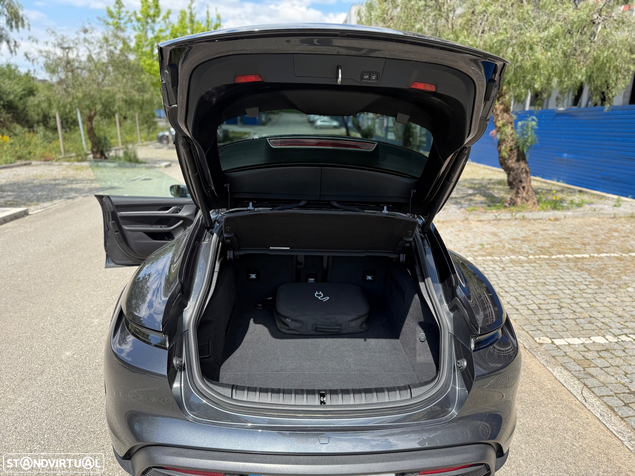 Porsche Taycan Cross Turismo 4 - 28