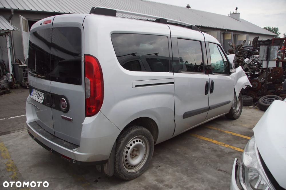 Auto na części - Fiat Doblo II Maxi Lift 1.6 MultiJet 120 KM 940C1000 C635 612A 2019R Silnik Skrzynia Drzwi Błotnik Zderzak Lampa Lusterko Klamka Szyba Deska Kokpit Sterownik Moduł Czujnik Licznik Wyświetlacz Panel Kierownica - 7