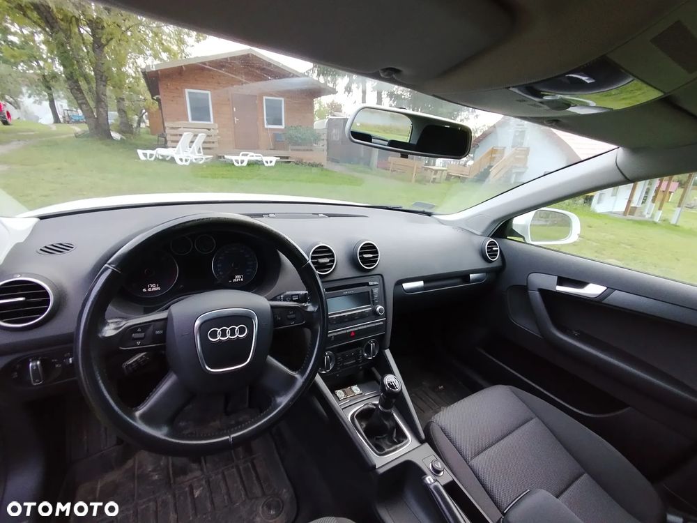 Audi A3 Sportback 1.6 TDI Ambiente - 8