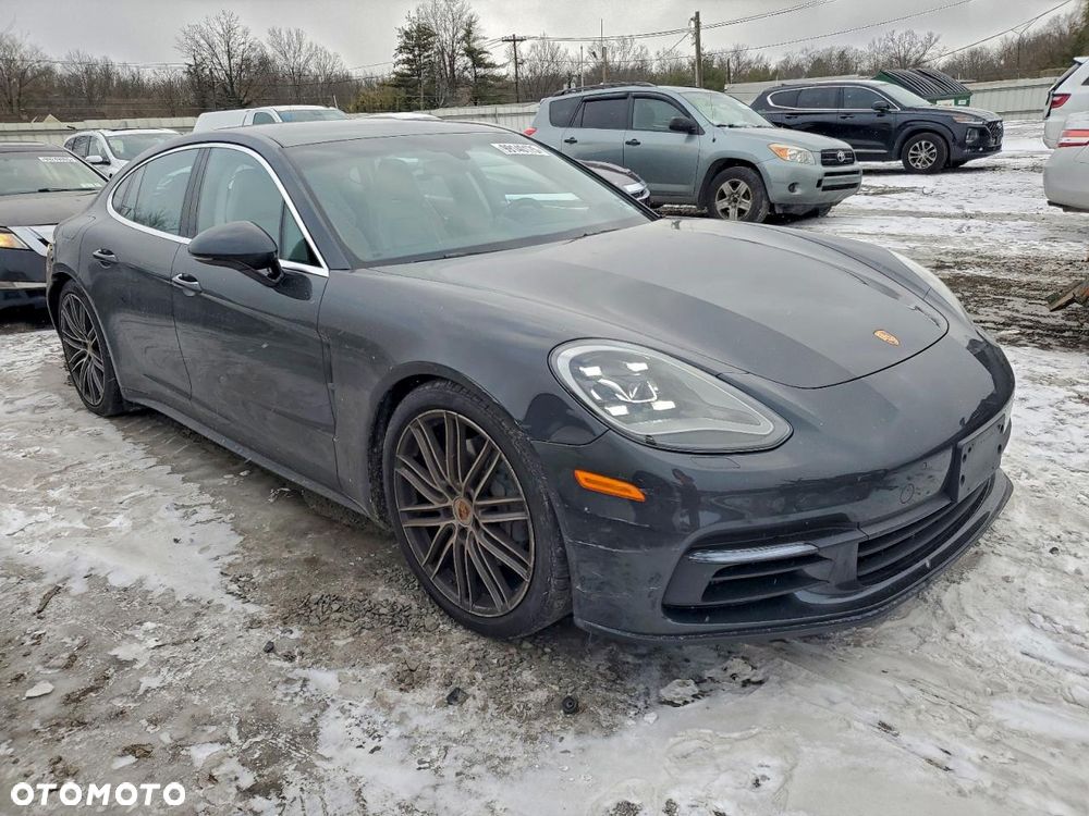 Porsche Panamera - 4