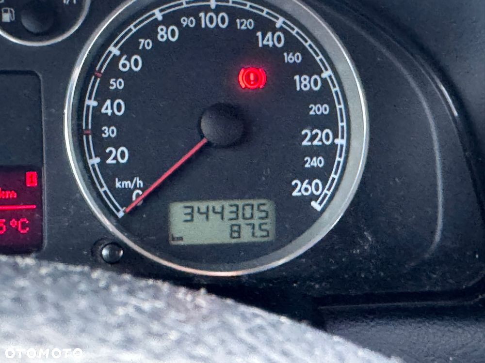 Volkswagen Passat 1.9 TDI Highline - 15