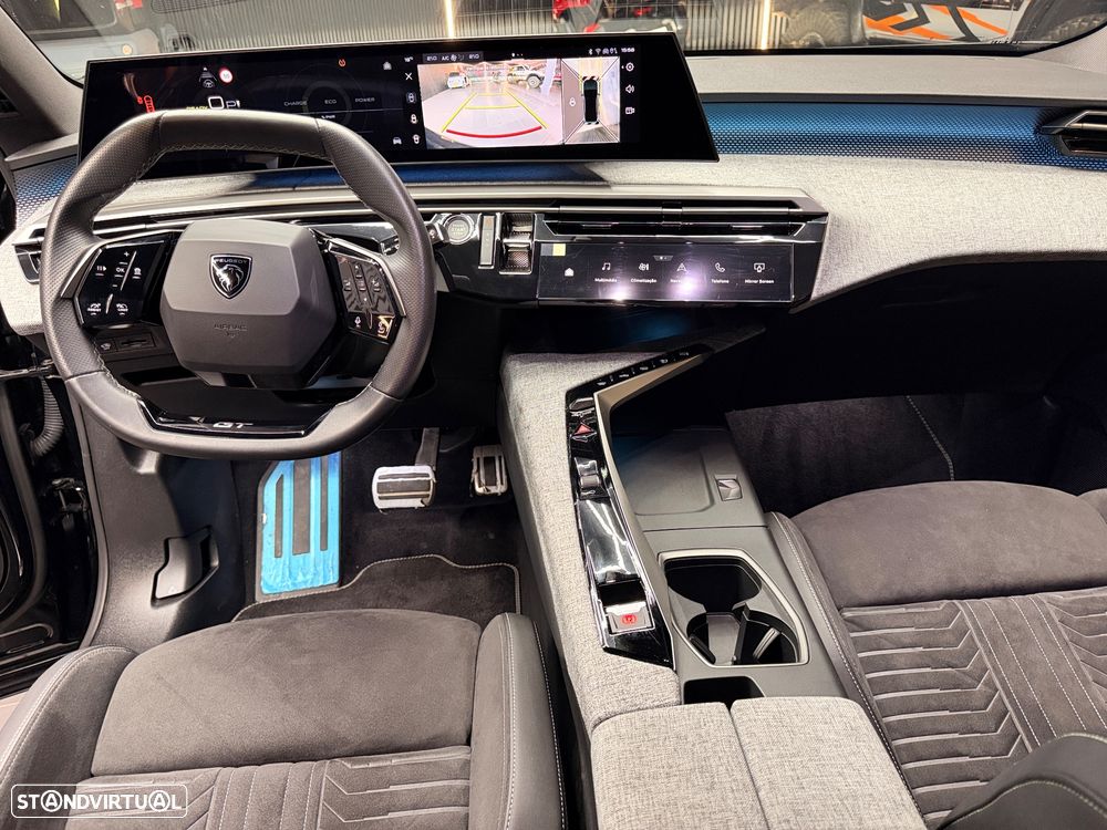 Peugeot E-3008 210 GT EXCLUSIVE - 24