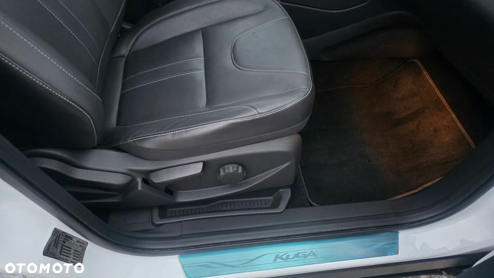 Ford Kuga 2.0 TDCi 4x4 Titanium - 26