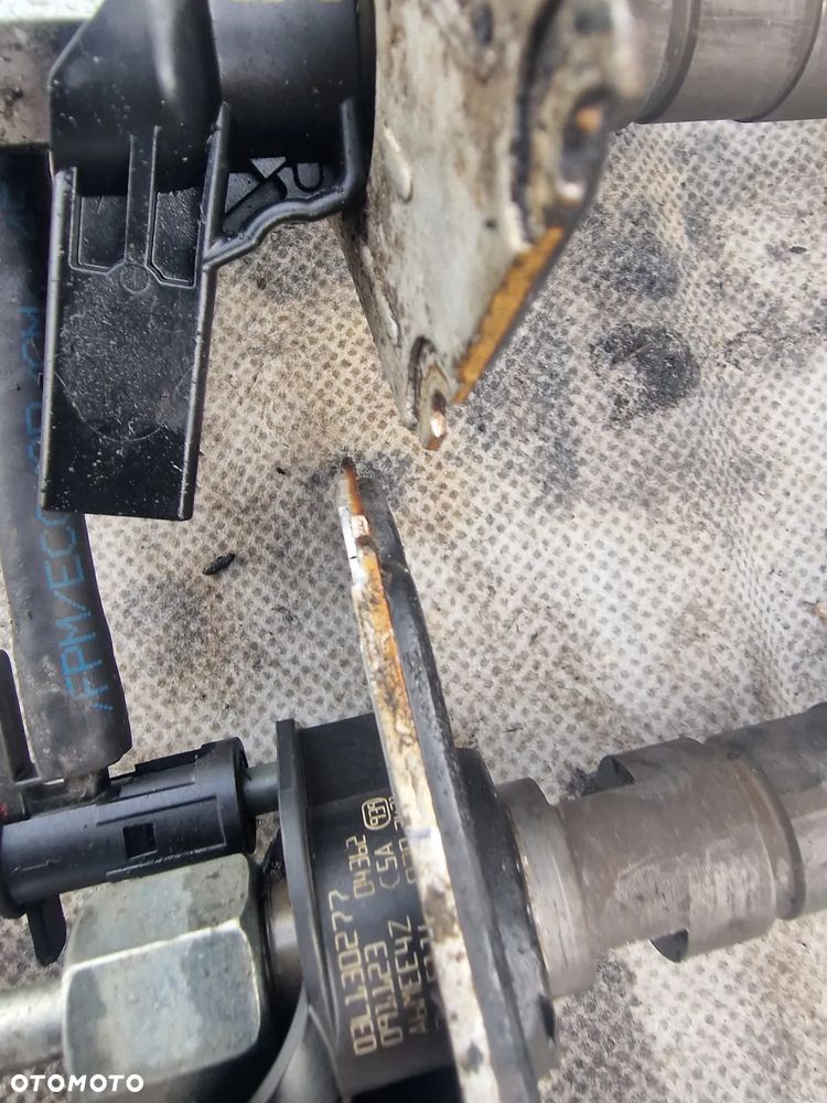 Komplet wtrysków z pompą 03L130 277 audi silnik CAG - 4