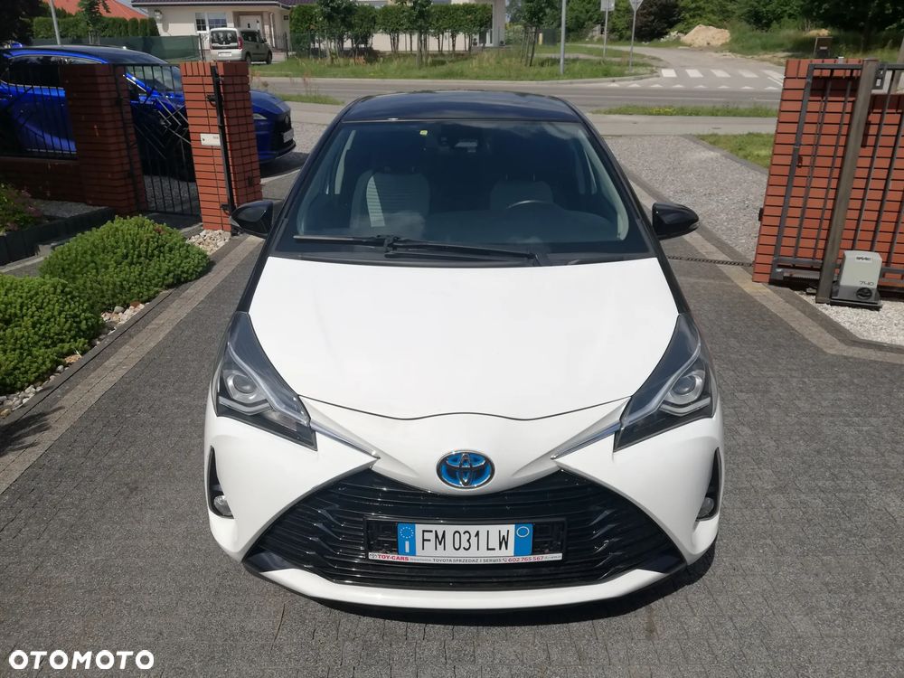 Toyota Yaris Hybrid 100 Premium - 4