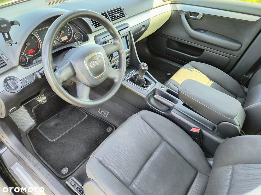 Audi A4 Limousine - 10