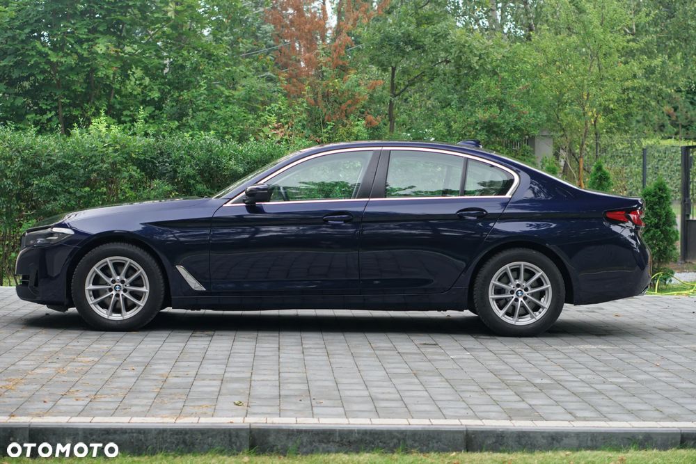 BMW Seria 5 520d xDrive MHEV - 8