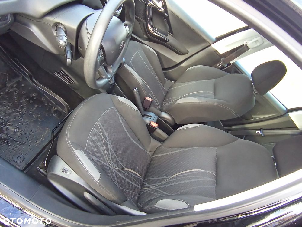 Peugeot 208 1.2 PureTech Active - 8