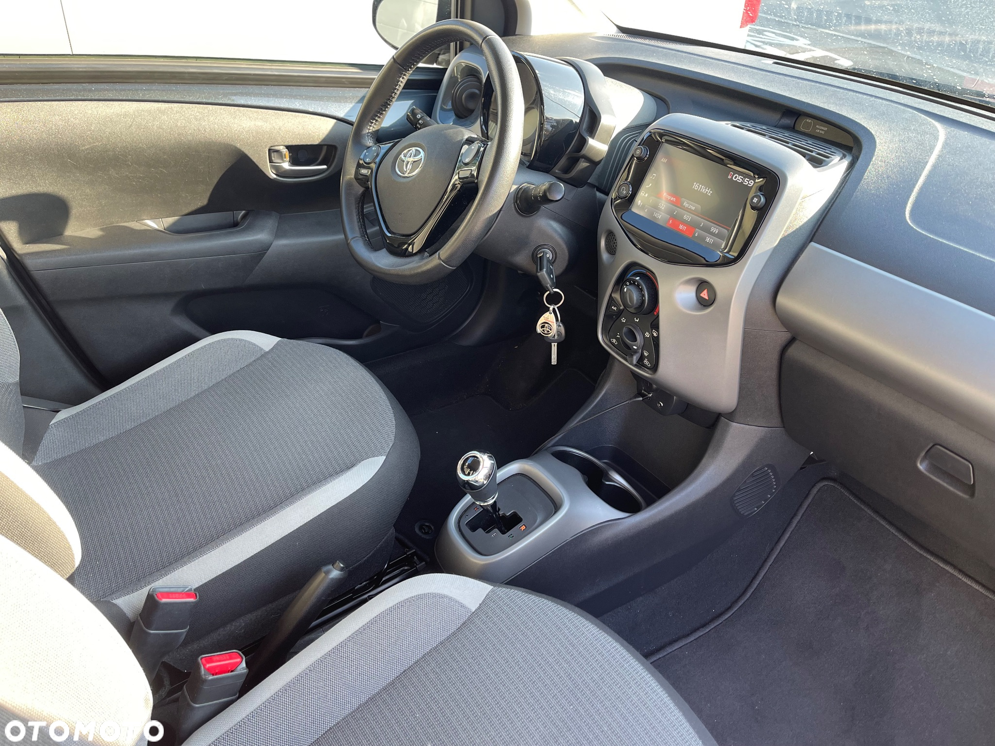 Toyota Aygo x.shift x-play connect - 20