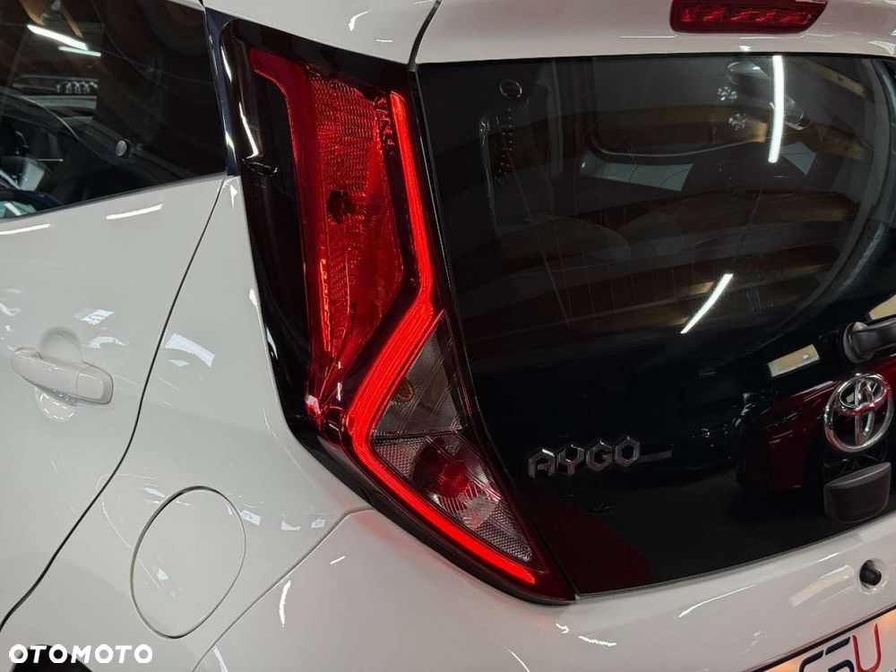 Toyota Aygo x-play connect - 34
