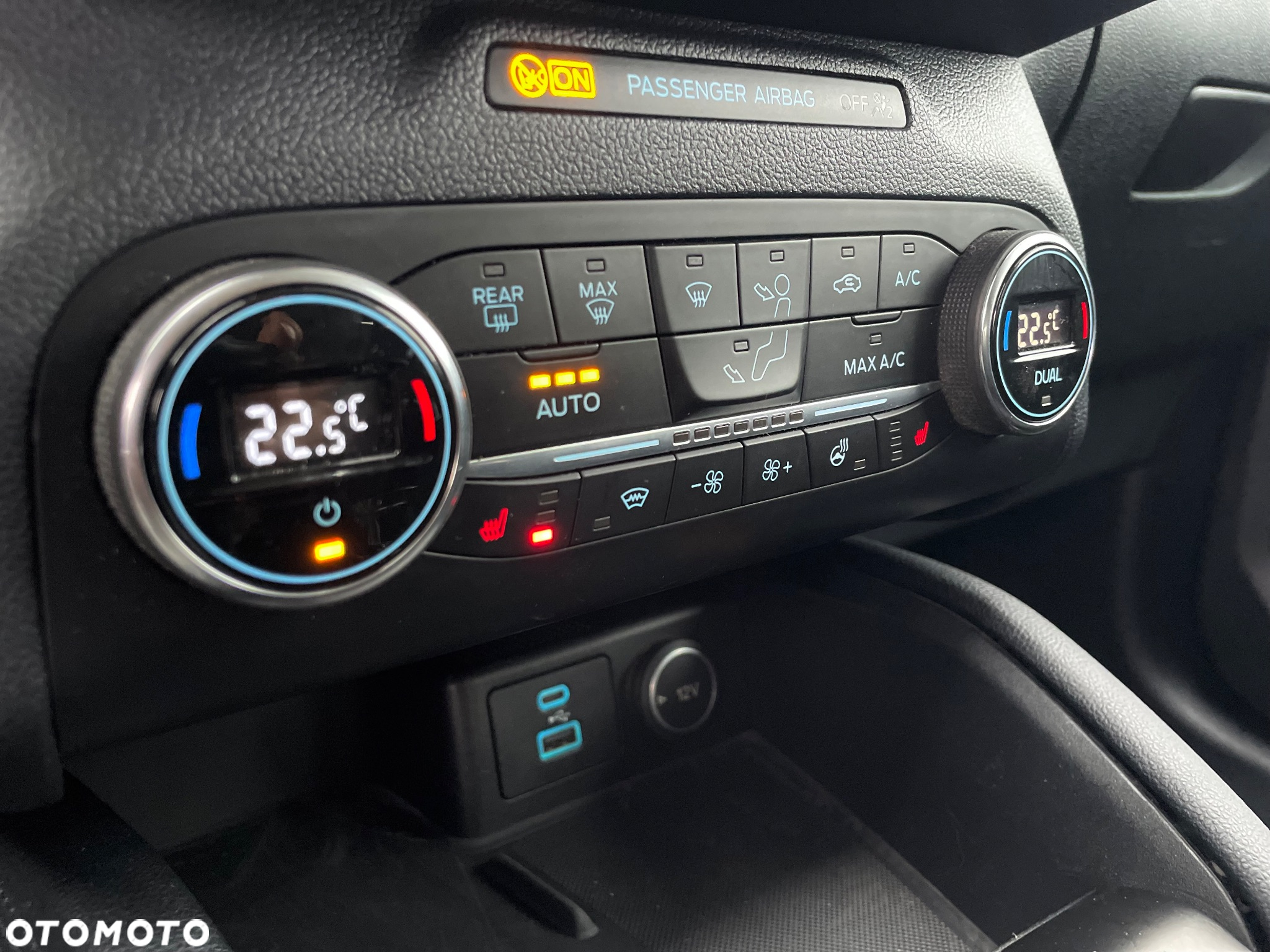 Ford Kuga 1.5 EcoBoost FWD Titanium X - 37
