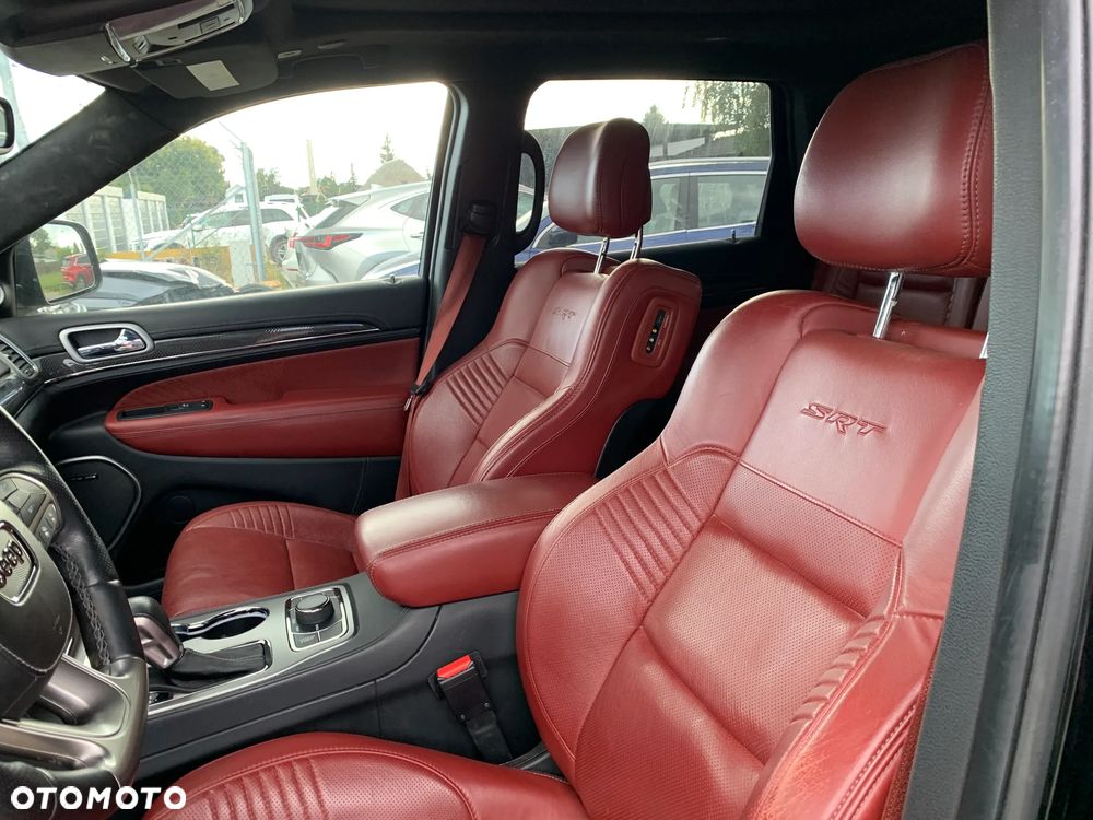 Jeep Grand Cherokee SRT - 12