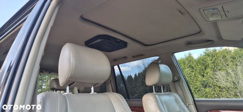 Toyota Land Cruiser - 22