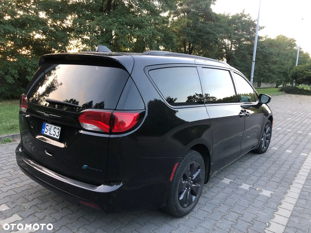 Chrysler Pacifica - 17