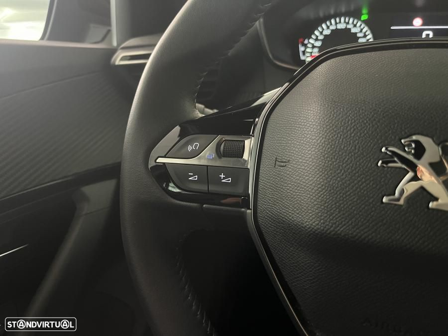 Peugeot 2008 1.2 PureTech Active Pack - 21
