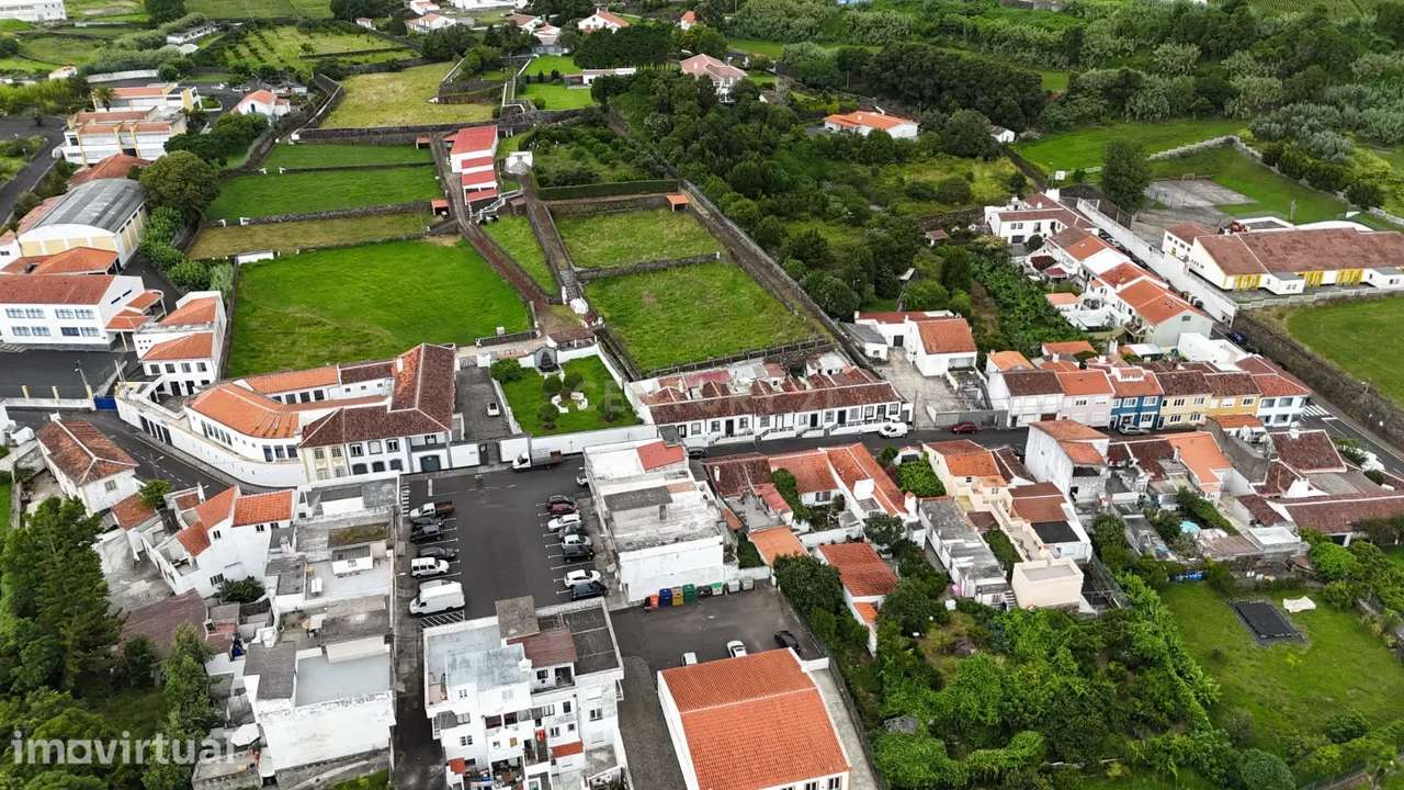 Moradia T4, localizada Pico da Urze , Angra do Heroísmo - Grande imagem: 2/9