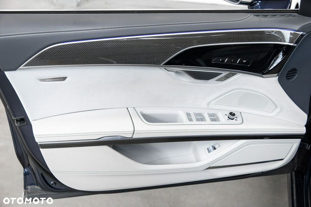 Audi S8 - 25