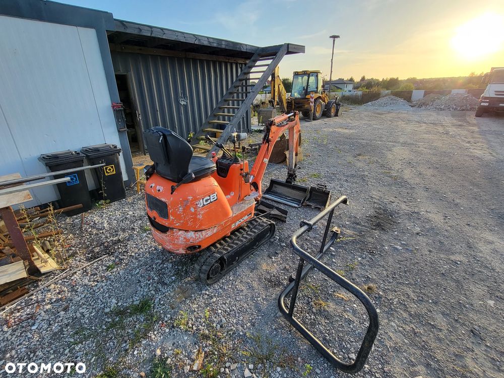 JCB 8008 - 4