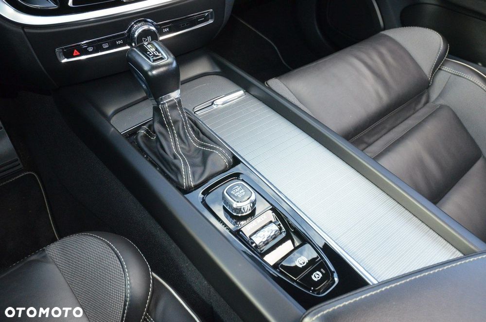 Volvo V60 T6 AWD Geartronic R-Design - 30