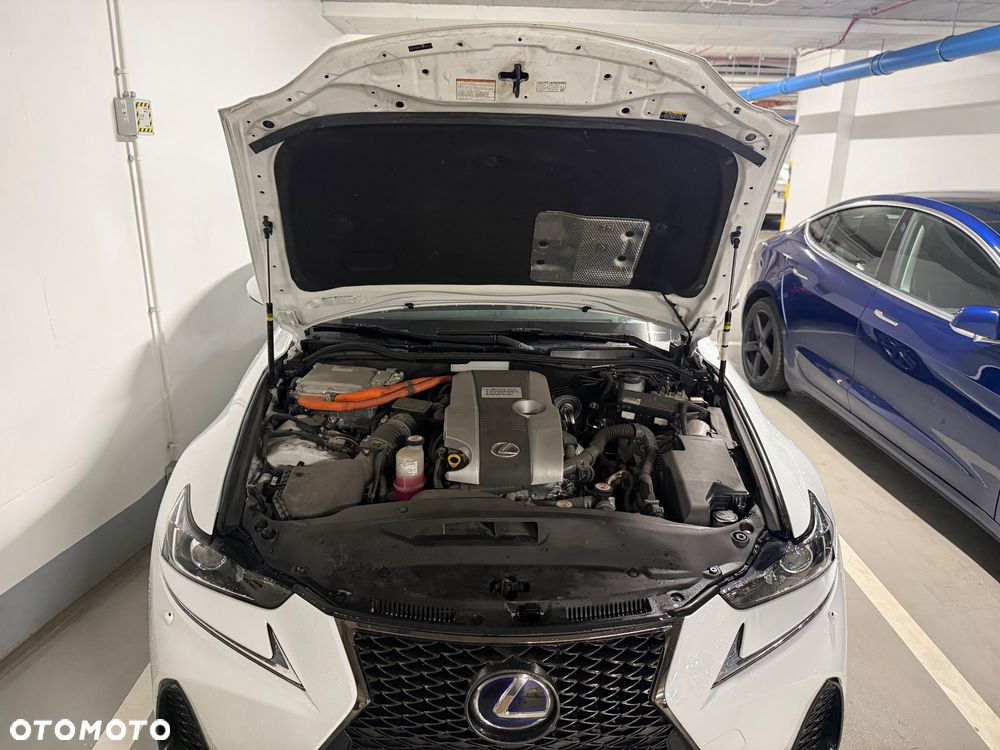 Lexus IS 300h F Sport - 35