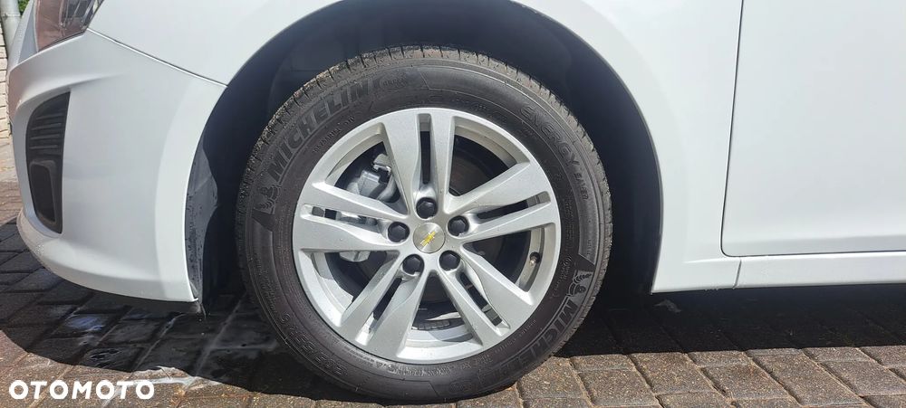 Chevrolet Cruze Station Wagon 1.6 LS+ - 17