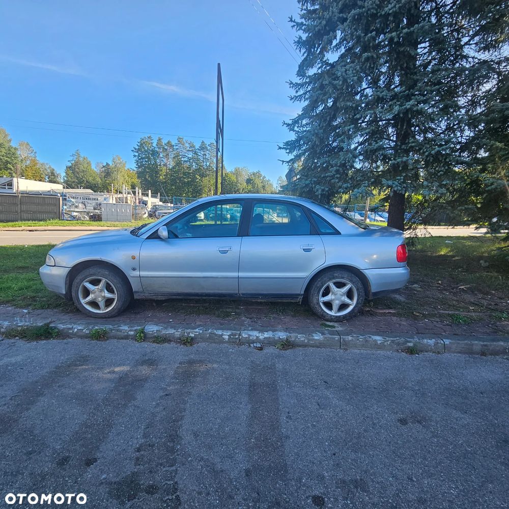 AUDI A4 B5 pojazd na części: maska, zderzak, drzwi, szyby, lusterka, chłodnica ... - 2