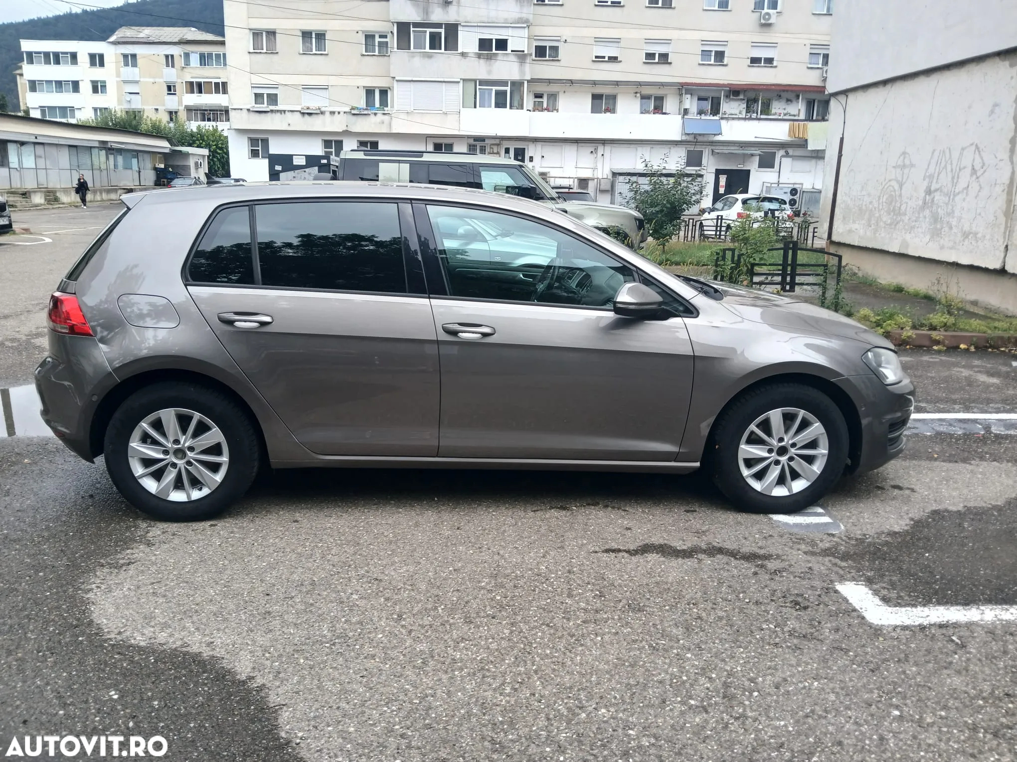 Volkswagen Golf 1.6 TDI DPF BlueMotion Technology Comfortline - 4