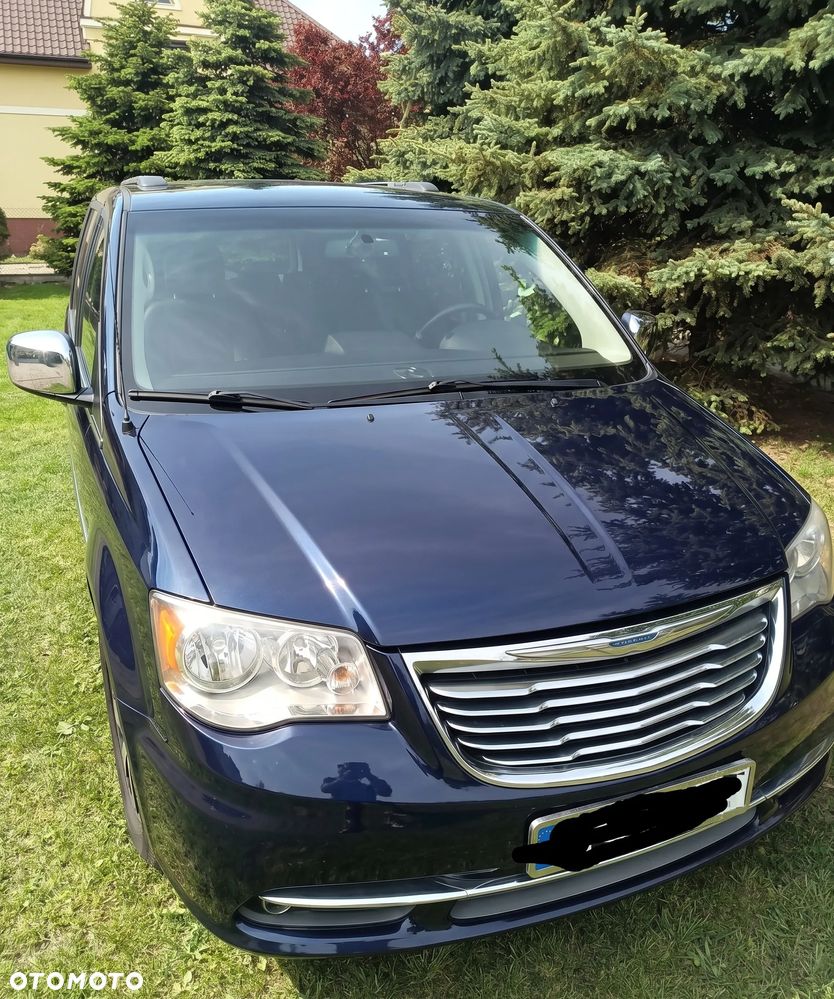 Chrysler Town & Country - 1
