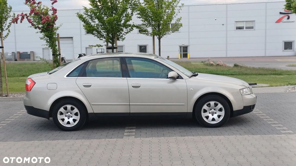 Audi A4 Limousine - 14