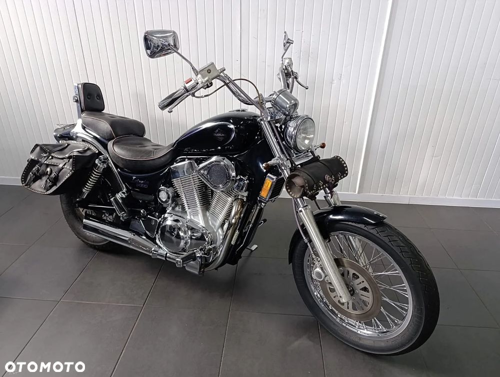 Suzuki Intruder - 12