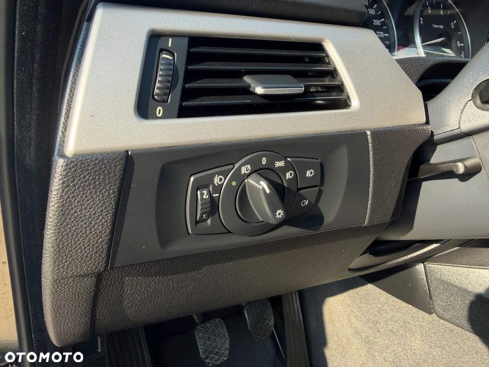 BMW Seria 3 320i - 16