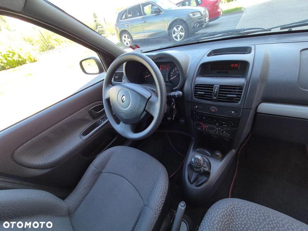 Renault Clio 1.2 16V Privilege - 10