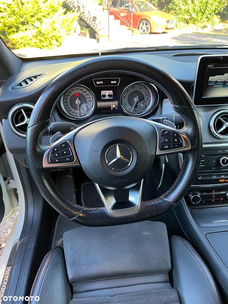 Mercedes-Benz CLA 200 7G-DCT AMG Line - 9