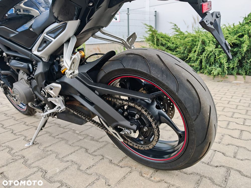 Triumph Street Triple - 13