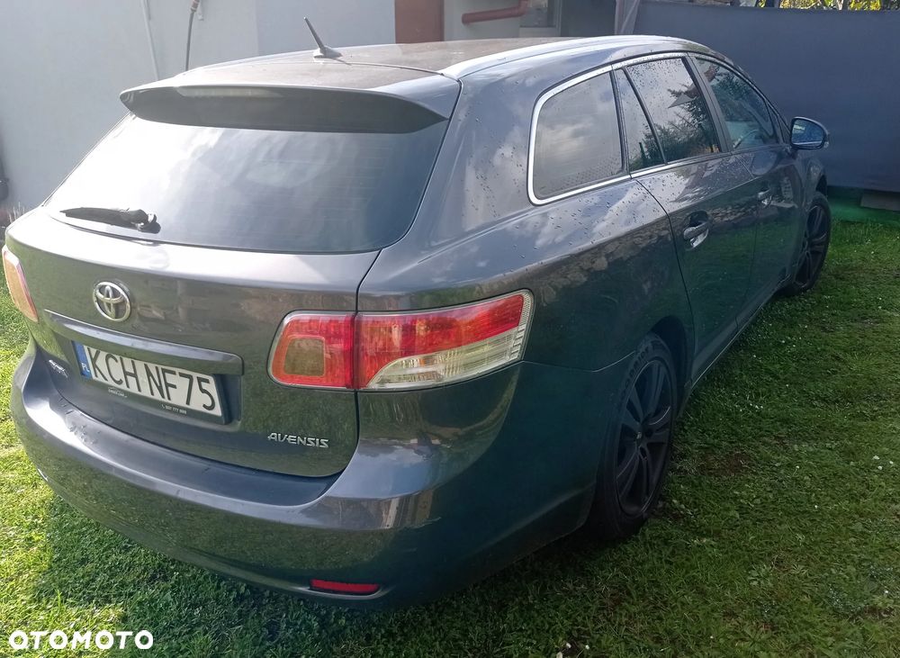 Toyota Avensis Combi 1.8 Executive - 3