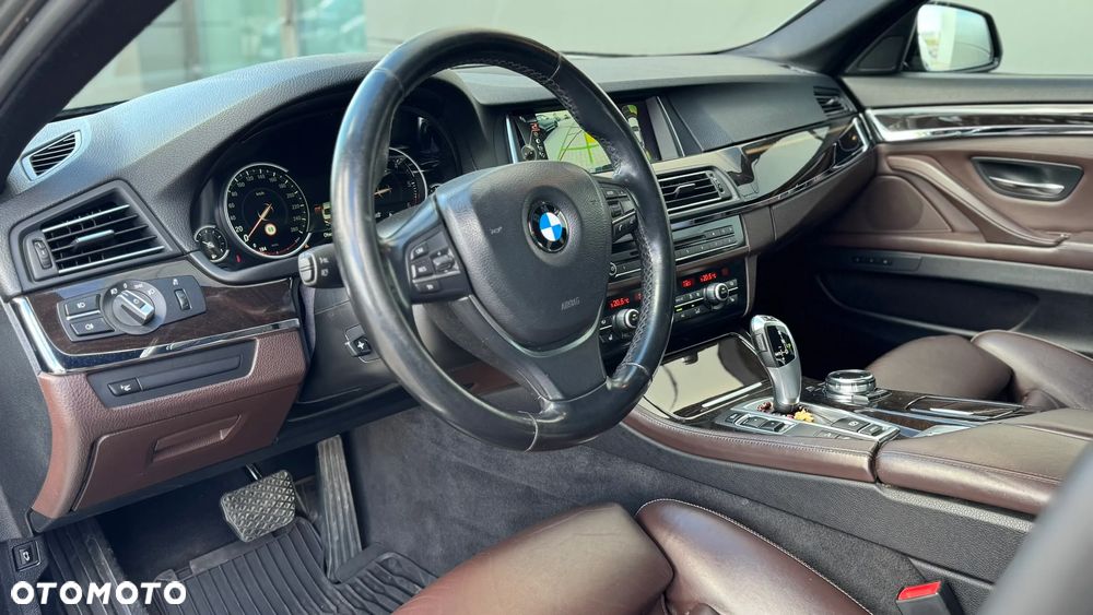 BMW Seria 5 525d xDrive Luxury Line - 7