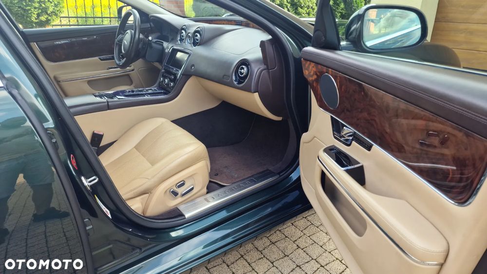 Jaguar XJ - 25
