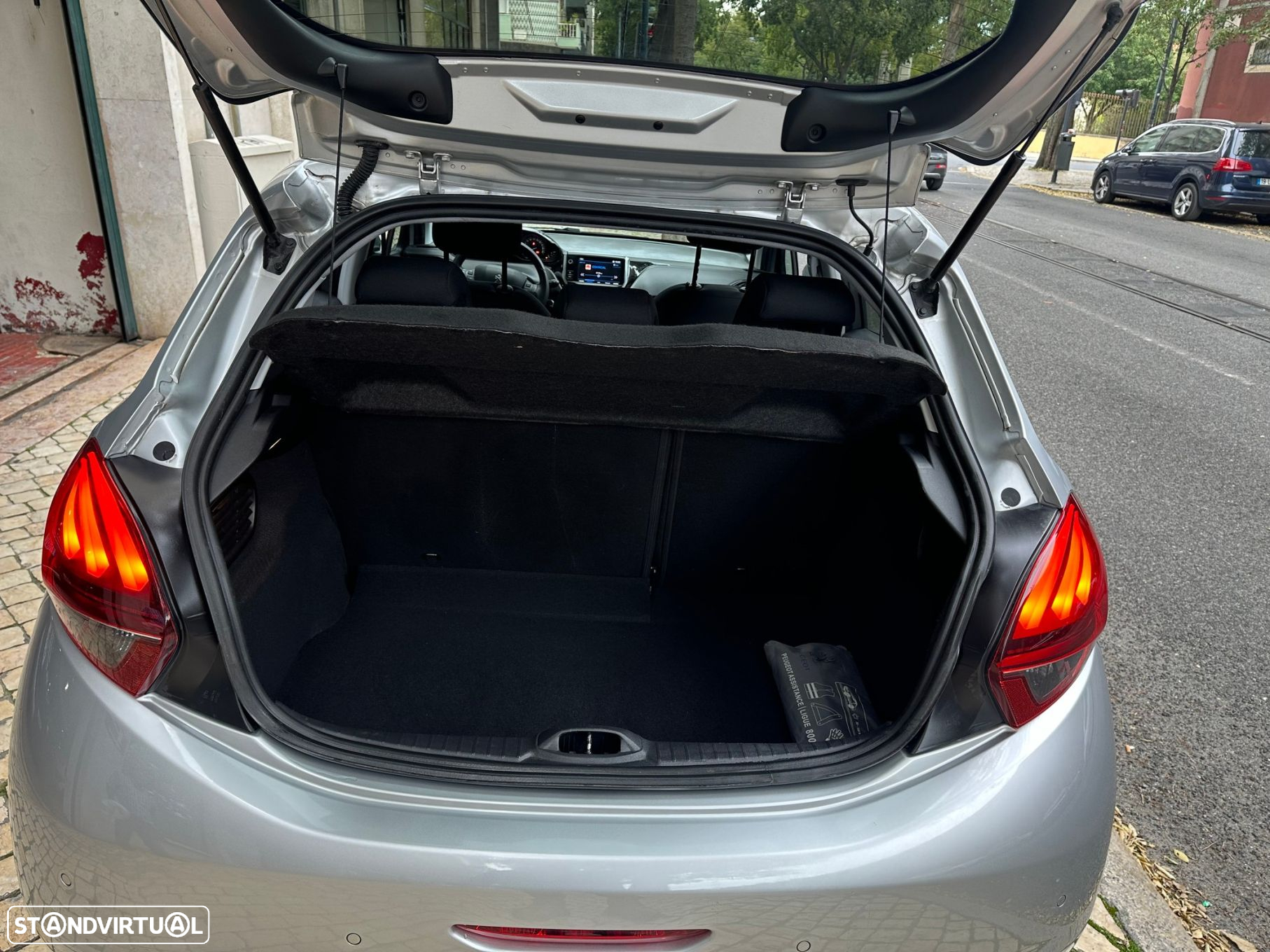 Peugeot 208 1.6 BlueHDi Style - 13