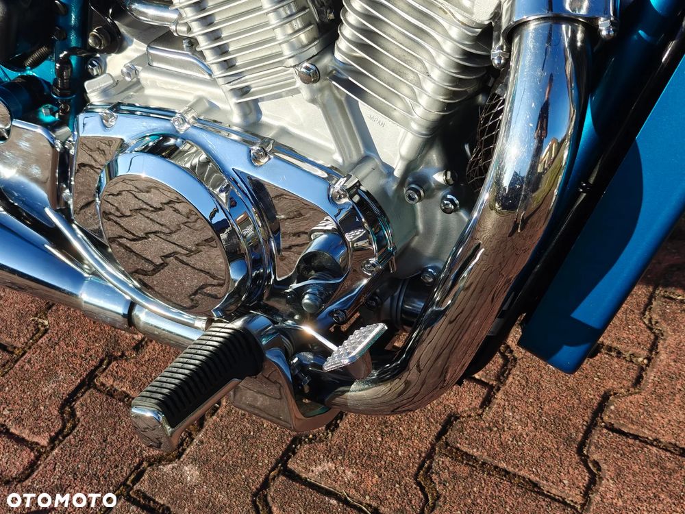 Suzuki Intruder - 10