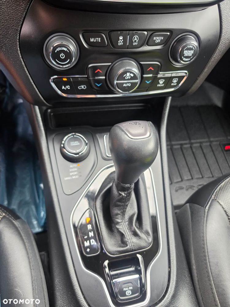 Jeep Cherokee 3.2 V6 Active Drive I Limited - 22