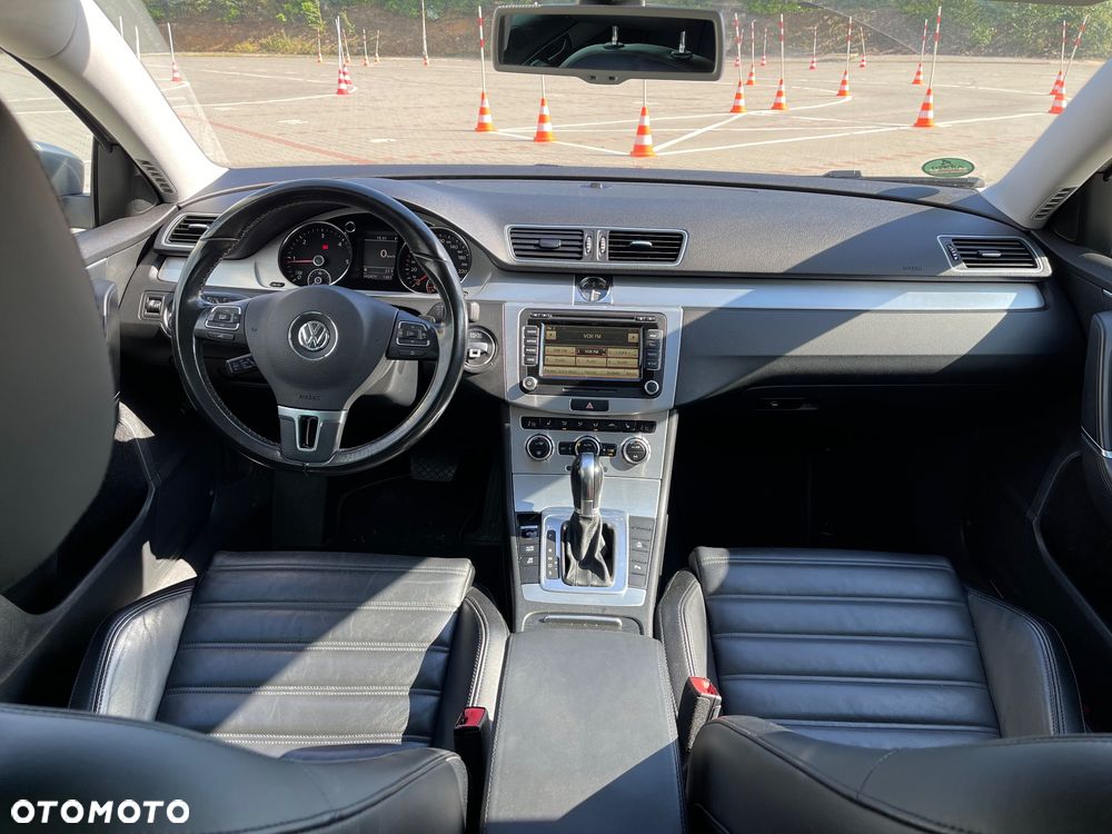 Volkswagen Passat 2.0 TDI DSG BlueMotion Technology R-Line - 15