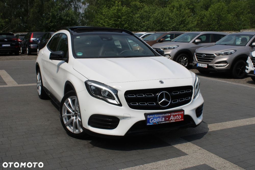 Mercedes-Benz GLA - 9